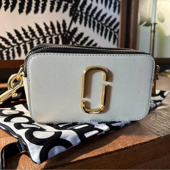 Marc Jacobs Snapshot Bag in New Cloud White. - Picture 2 of 3